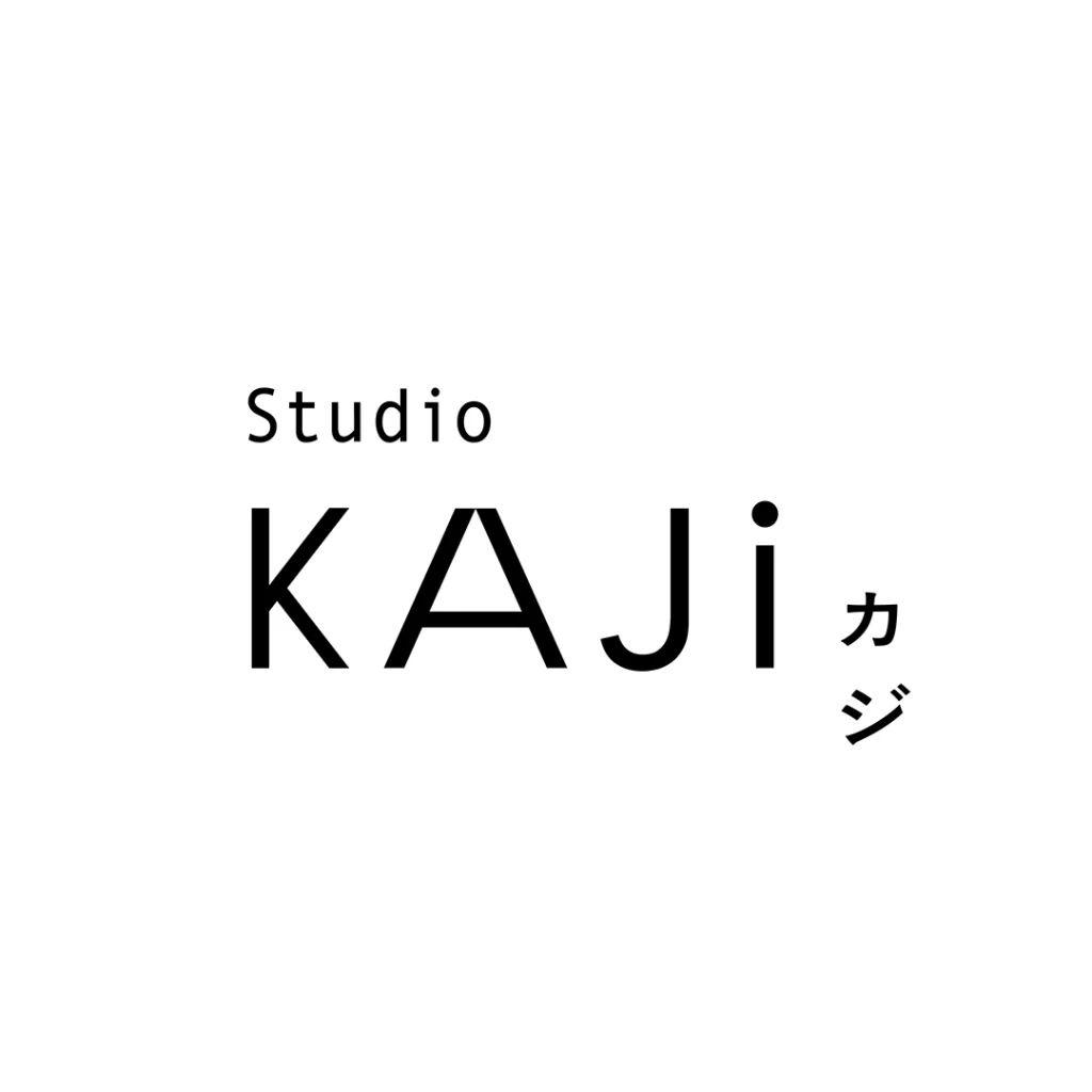 ヨガ・ピラティススタジオ「Studio KAJi」のロゴ画像